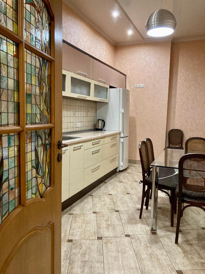 Large Apartment In The City Center Muncaci Exterior foto