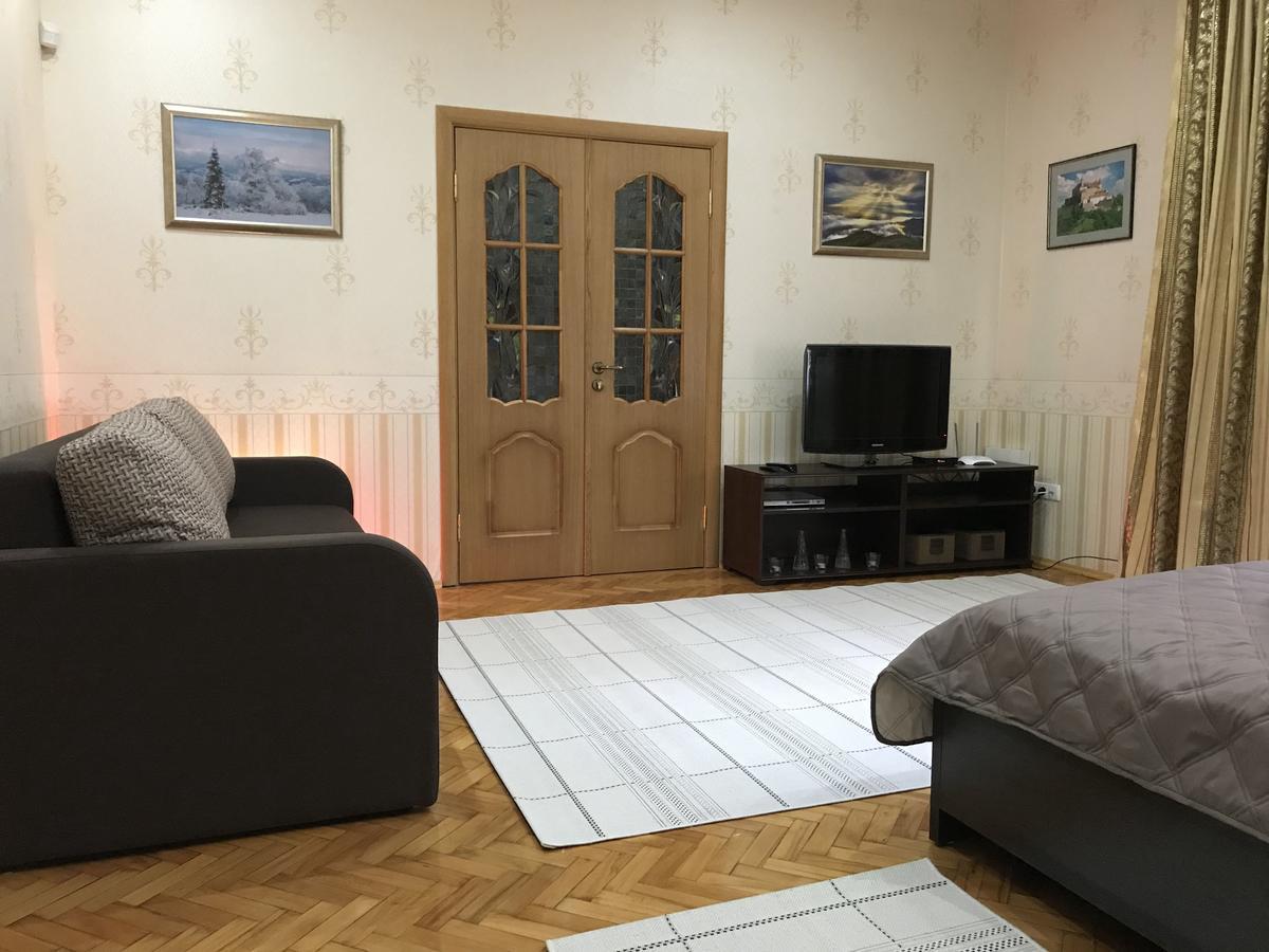 Large Apartment In The City Center Muncaci Exterior foto