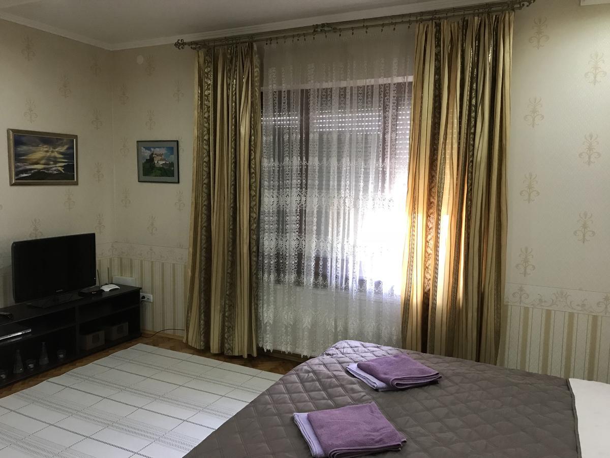 Large Apartment In The City Center Muncaci Exterior foto