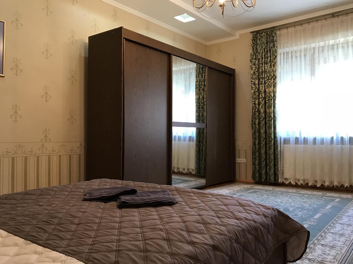 Large Apartment In The City Center Muncaci Exterior foto