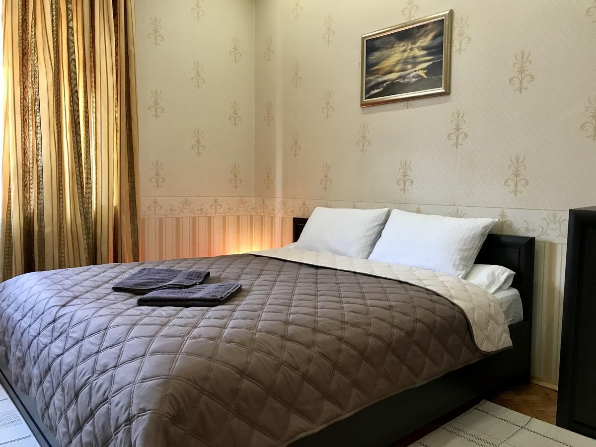 Large Apartment In The City Center Muncaci Exterior foto
