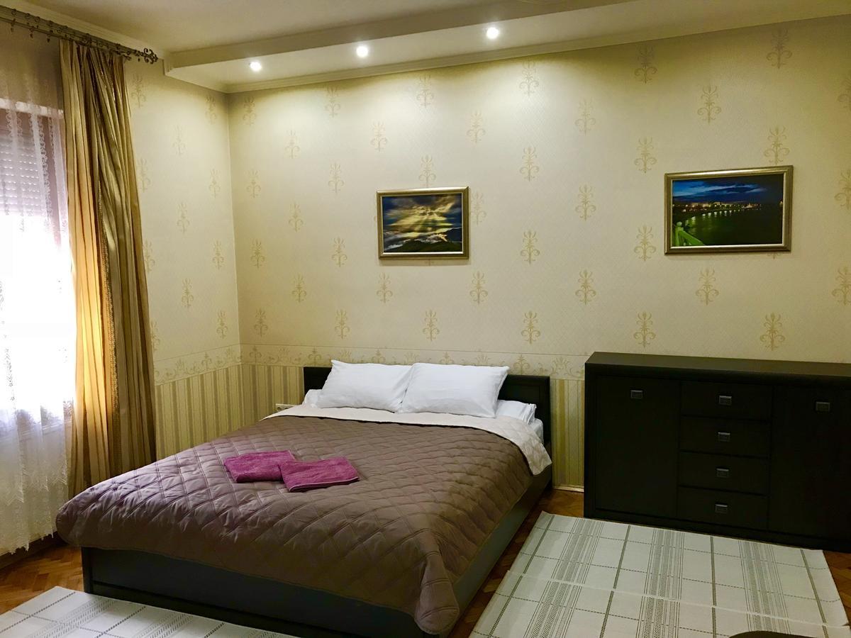 Large Apartment In The City Center Muncaci Exterior foto